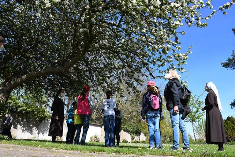 Wie hier im Mutterhausgarten in Salzkotten haben in den Ferien Kinder an drei Terminen die Möglichkeit, an spannenden Ferienaktionen des Geistlichen Zentrums Franziskus teilzunehmen. Foto: privat
