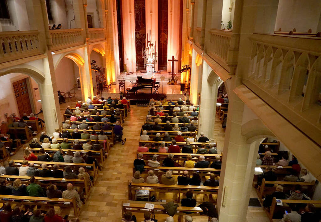 Konzertlesung 2Flügel in der Mutterhauskirche.