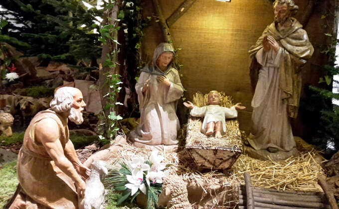 Das Geistliches Zentrum Franziskus lädt in der Weihnachtszeit zum Besuch der Krippen im Mutterhaus der Franziskanerinnen ein. Das Archivbild zeigt einen Ausschnitt der Krippe, die zu Weihnachten in der Mutterhauskirche aufgebaut wird. Archivbild: Franziskanerinnen Salzkotten