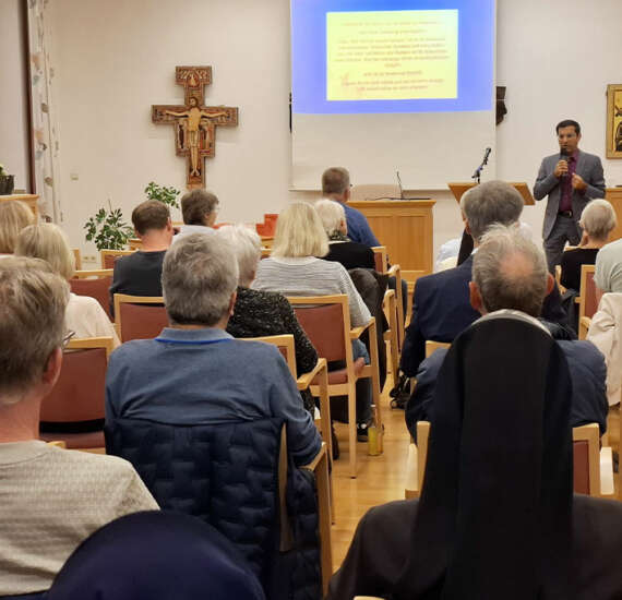 Als Vordenker im Technologiefeld und Mensch zwischen Kulturen begeisterte Professor Rahman Jamal am 28. September 2026 sein Publikum im Geistlichen Zentrum Franziskus.